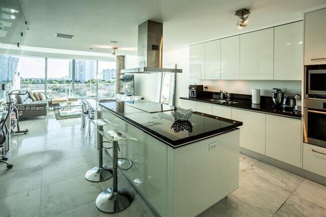 Foto del edificio - 2950 NE 188th St