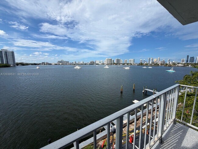 Foto del edificio - 16546 NE 26th Ave