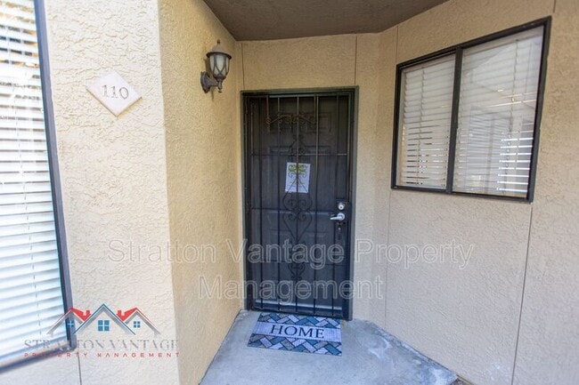 Building Photo - 4925 E Desert Cove Ave