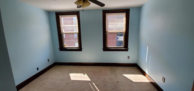 Building Photo - 936 Broadway Ave