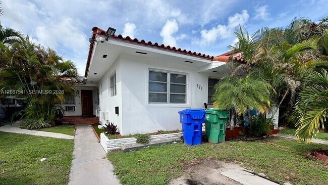 Foto del edificio - 975 SW 10th St