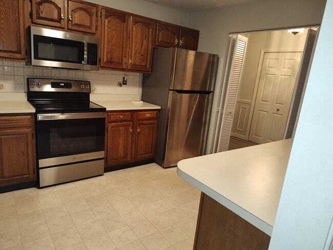 kitchen , view 2 - 40 Greenleaf St
