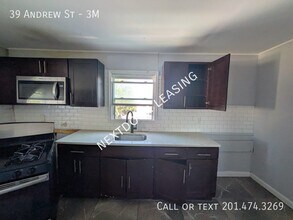 Building Photo - 39 Andrew St