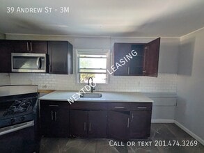 Building Photo - 39 Andrew St