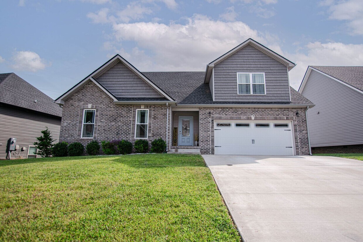 Foto principal - Pet Friendly Three Bedroom with Bonus!