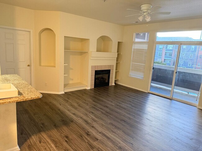 Building Photo - 14343 E 1st Dr