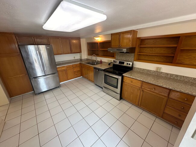 Building Photo - Charming Wilhelmina Rise Home with Stunning Diamond Head & Ocean Views