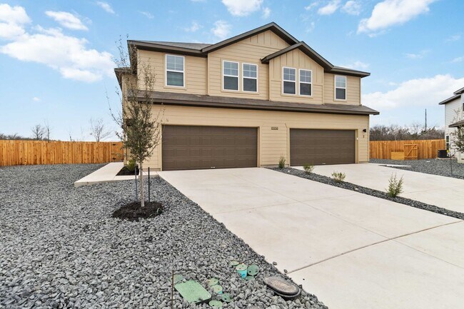 Foto del edificio - 2 Weeks Free! Brand New 4BR Home | Primary Suite Downstairs & Private Yard