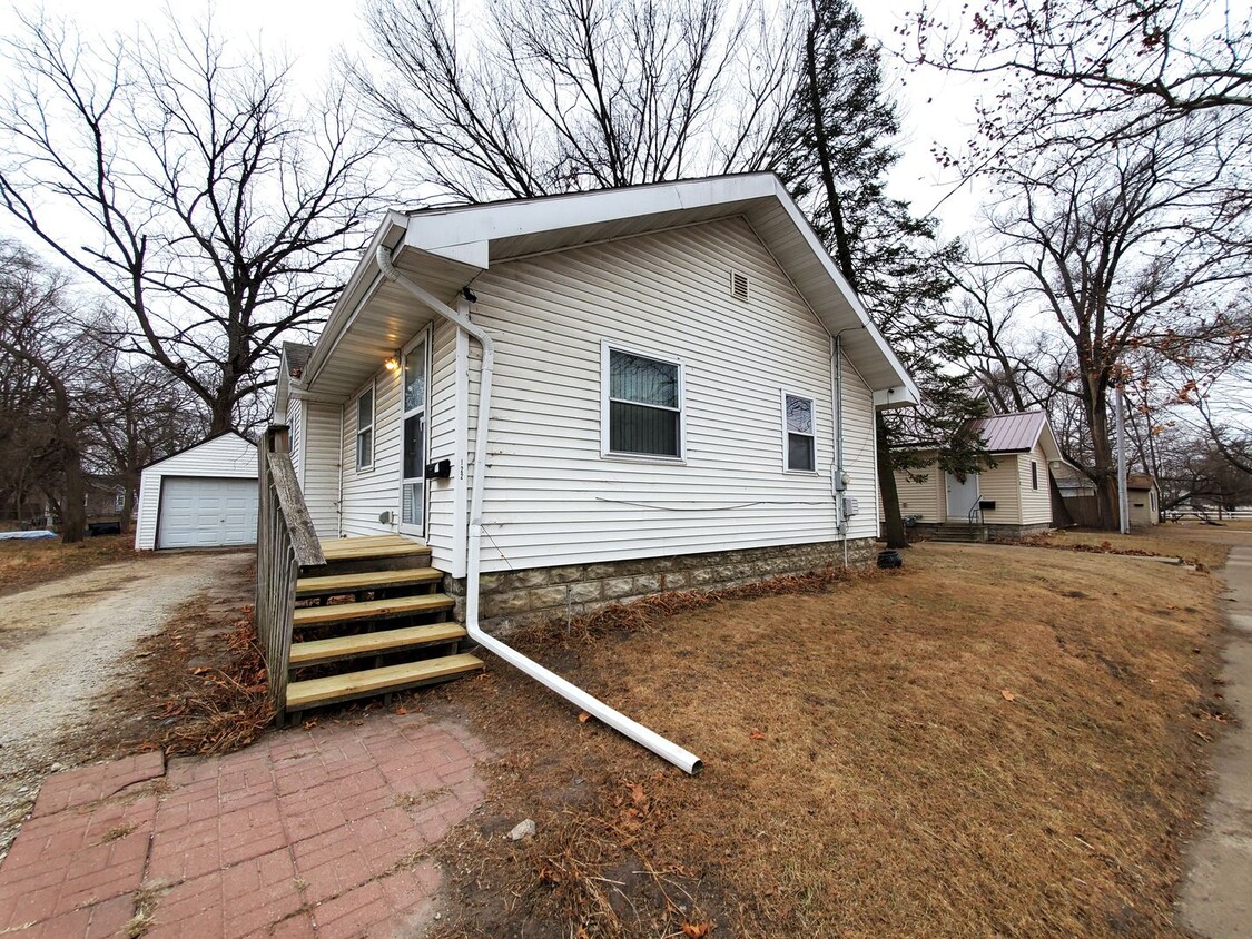 Primary Photo - FOR RENT- Cute House on Mosley St!