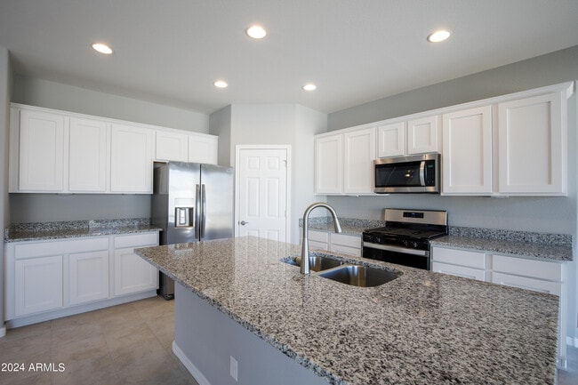 Building Photo - 8956 W Luke Ave