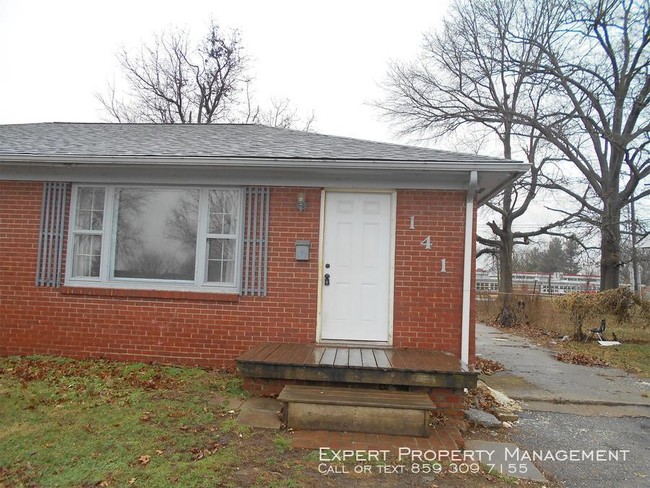 Building Photo - 141 Chantilly St