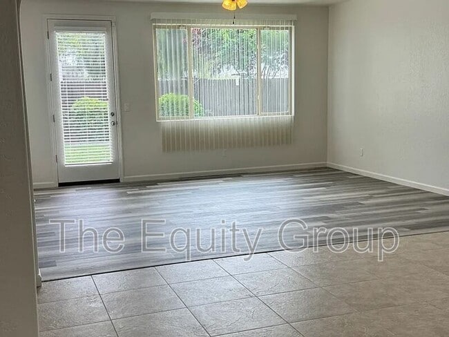 Foto del edificio - 2302 S Grand St