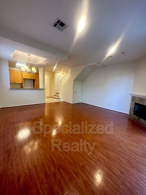 Building Photo - 5716 Whitsett Ave