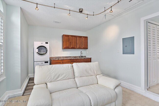 Building Photo - 3710 Hawks Bay Ct