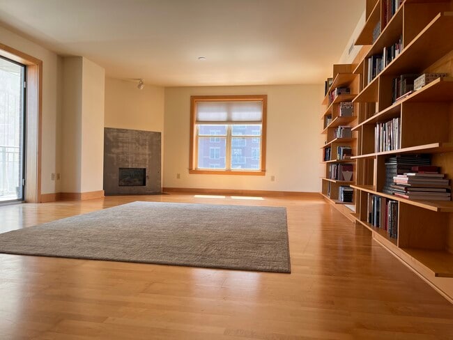 Building Photo - 333 W Mifflin St