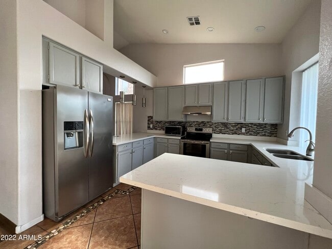 Building Photo - 710 N Aspen Dr