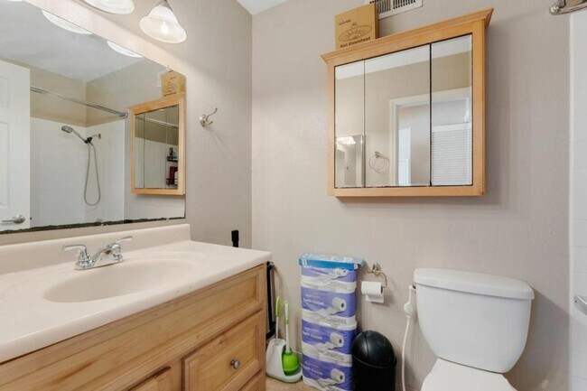 Building Photo - 107 Kenbrook Cir
