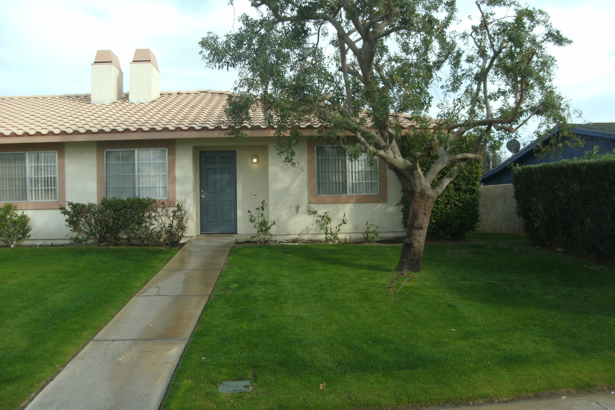 Front Entry - 41470 Maroon Town Rd