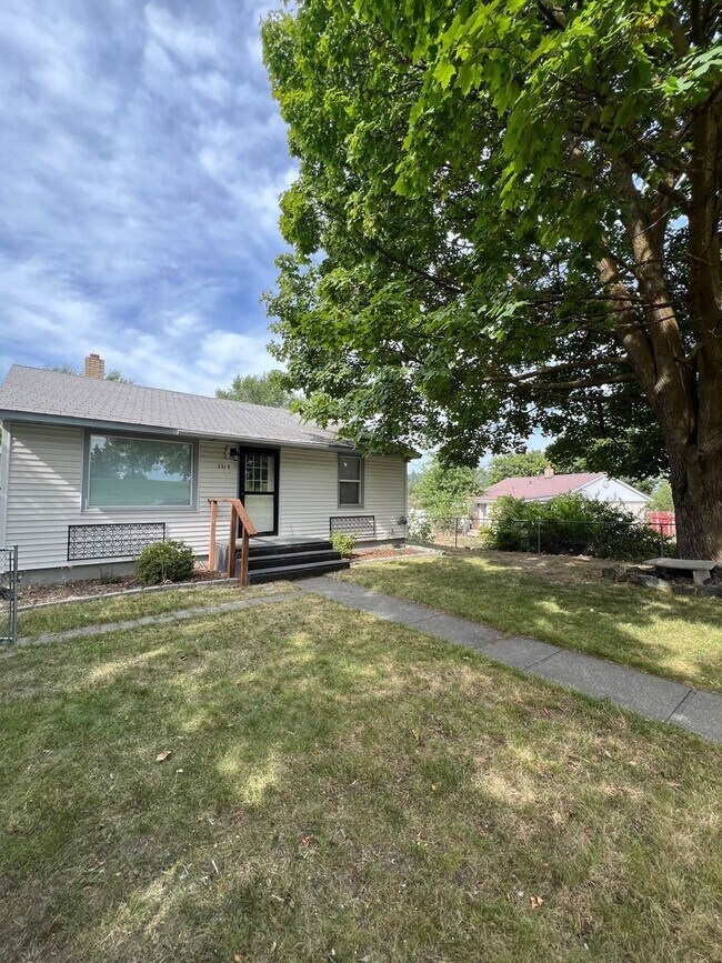 Building Photo - North Spokane Gem!! Half off First Months ...