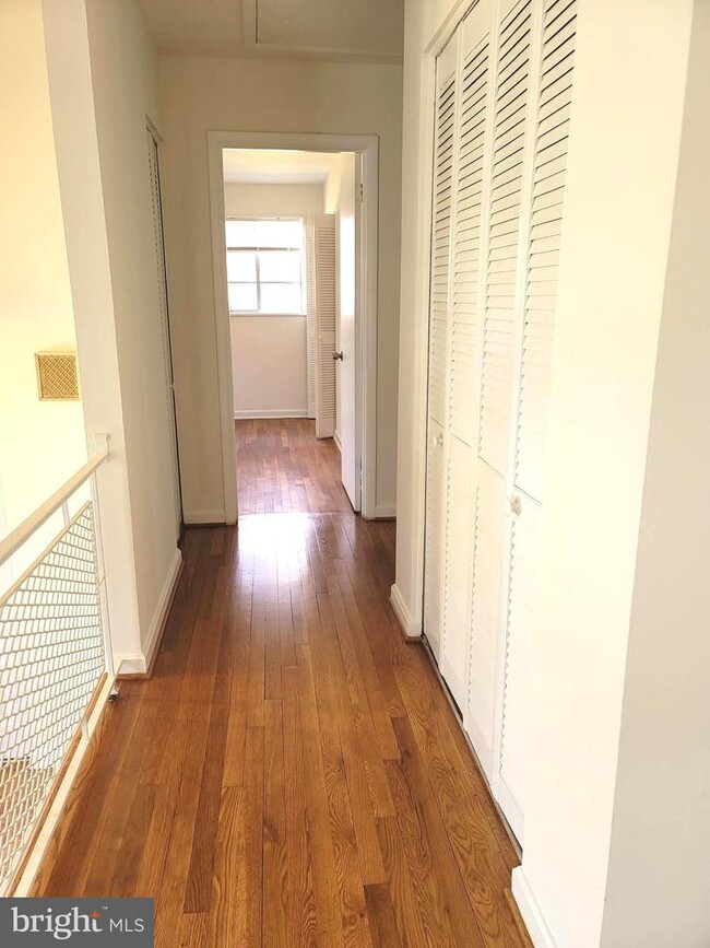 Building Photo - 5104 Brentford Dr