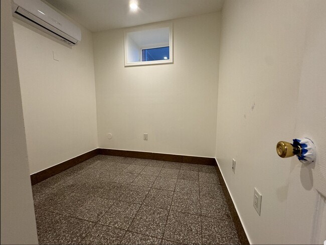 377 Avenida Danforth 9 - 371 Danforth Ave