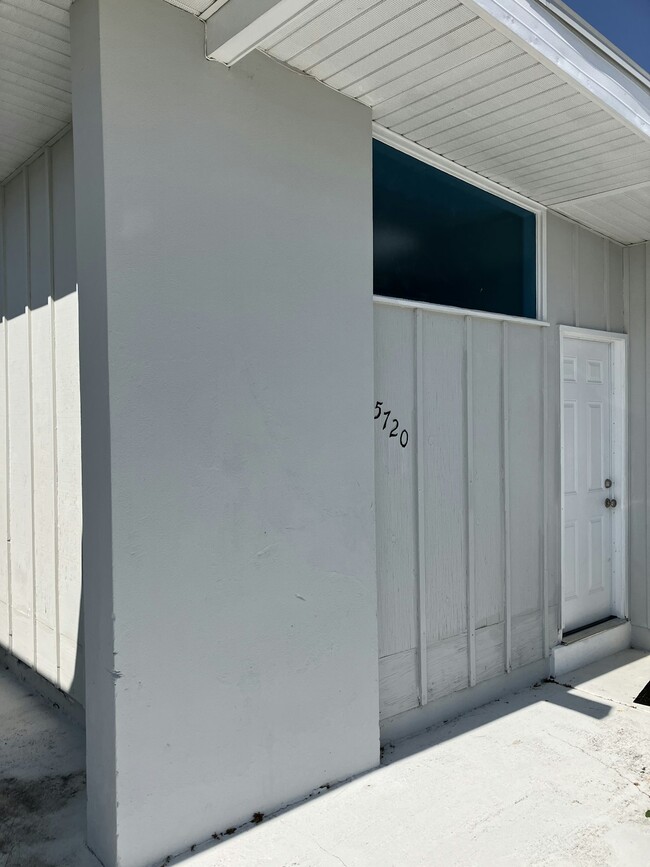 Building Photo - 5720 Gallatin Ln
