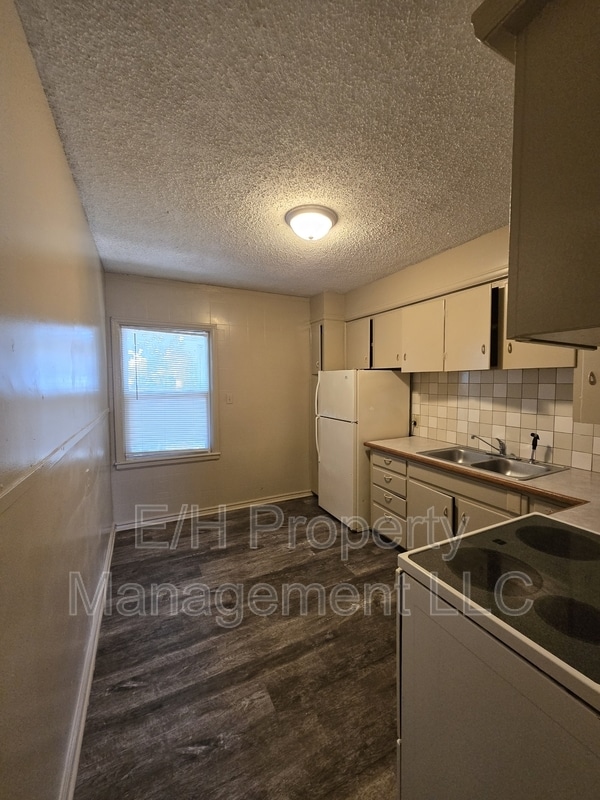 Building Photo - 1419 S Martinson St