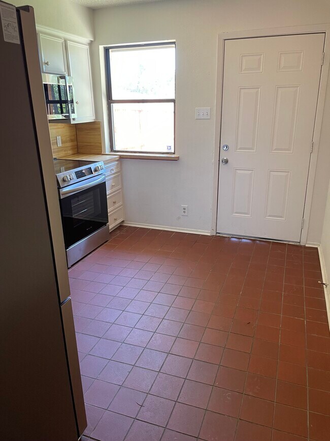 Building Photo - 818 Hercules Ln