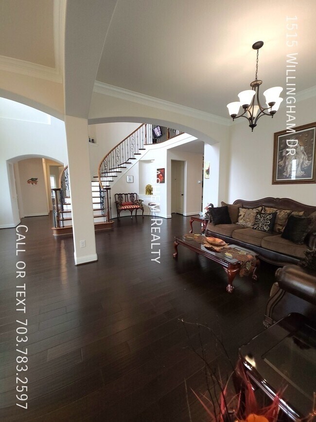 Foto del edificio - Welcome Home To This Stunning & Gorgeous M...