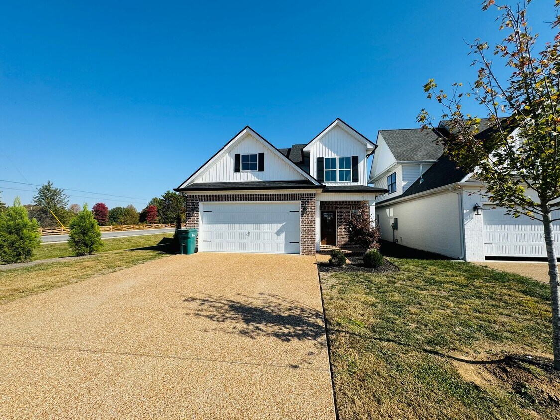 Foto del edificio - FOR LEASE - 3 Bed, 2 Bath, 1986sqft on Maple Hill Rd in Lebanon, TN.