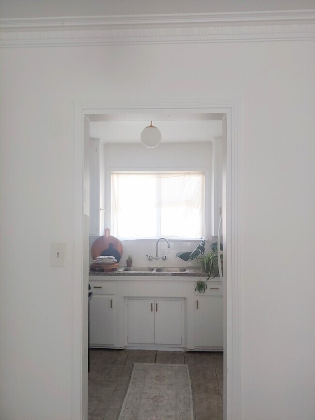 Kitchen - 1214 N Berendo St
