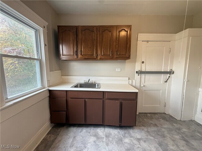 Foto del edificio - 1278 E 115th St