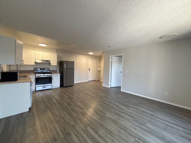 Interior Photo - 226 South Serrano