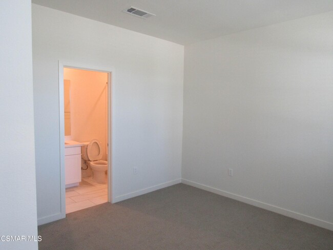 Building Photo - 527 Winchester Dr