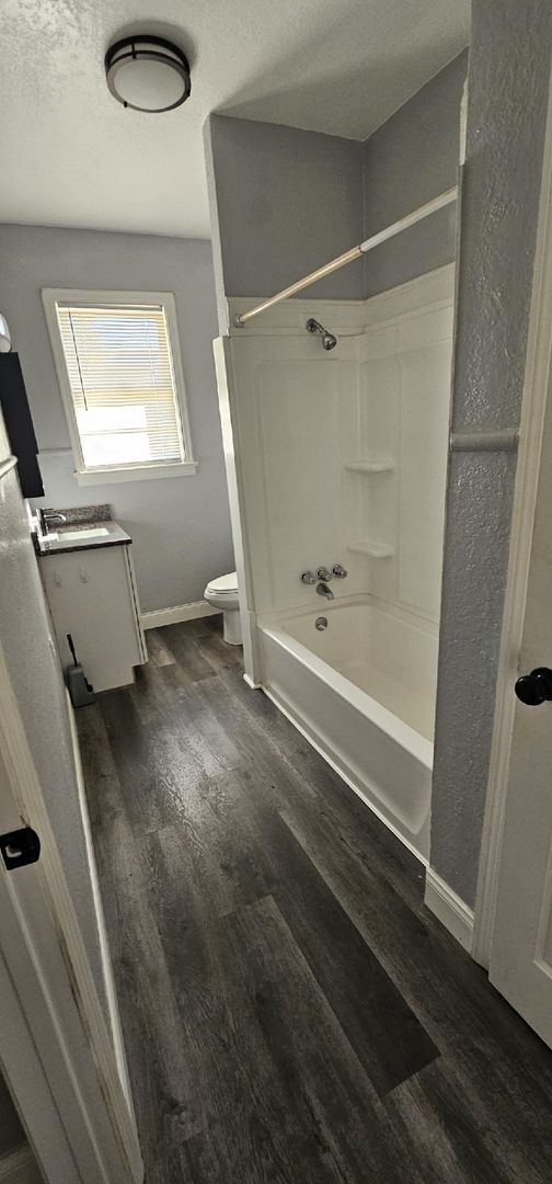 Building Photo - Two Bedroom One Bathroom - Bartow