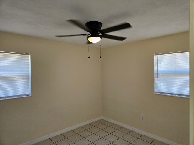 Building Photo - 719 W Palmetto St