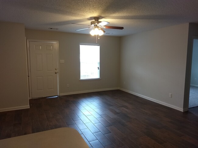 Building Photo - 18 Meadow Cir