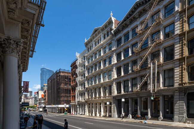 Building Photo - 476 Broome St