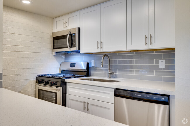 Kitchen - 1BR, 1BA - 684SF - Oasis In The City