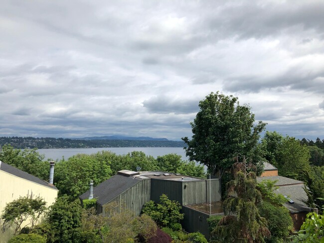 Building Photo - 2017 34th Ave S