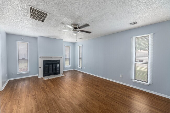Building Photo - 6023 SW Park Ave
