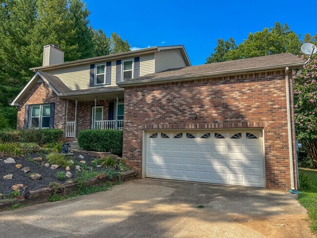 Foto del edificio - Gorgeous Single-Family Home! Large Deck, B...