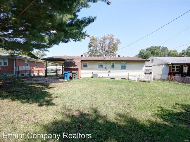 Building Photo - 3 br, 1.5 bath House - 744 Mary Jo Lane