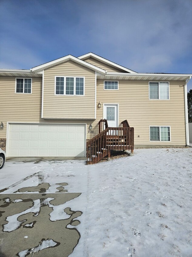 Foto principal - 3 BEDROOM | 2 BATH | TOWNHOME | RAPID VALLEY