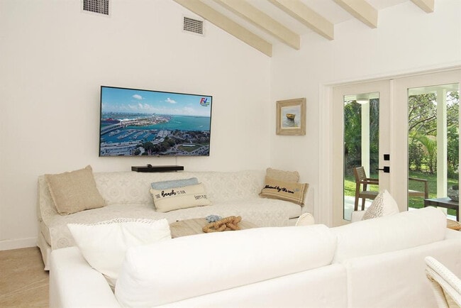 Foto del edificio - 221 Princeton Dr