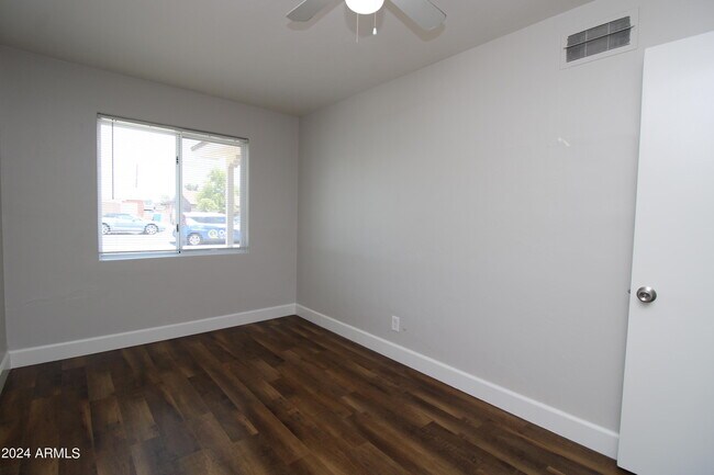 Building Photo - 2236 N 28th Pl
