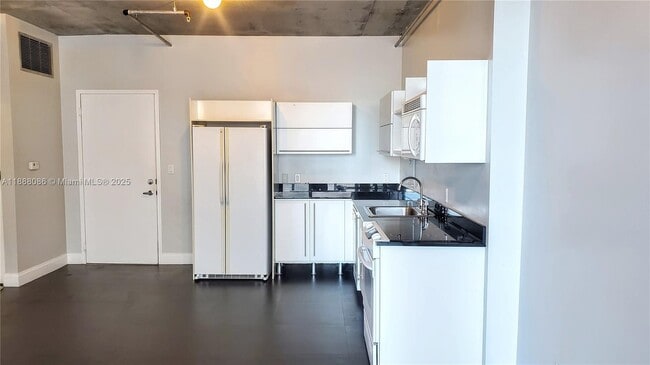 Foto del edificio - 690 SW 1st Ct