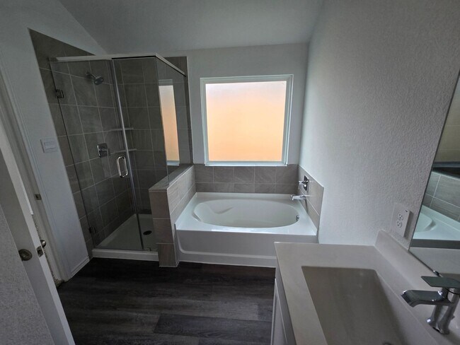 Foto del edificio - Charming 4BR House in Conroe