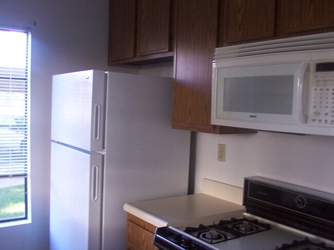 Building Photo - 8536 Summerdale Rd