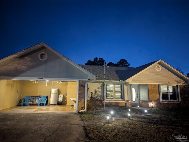 Building Photo - 4009 Shorewood Dr